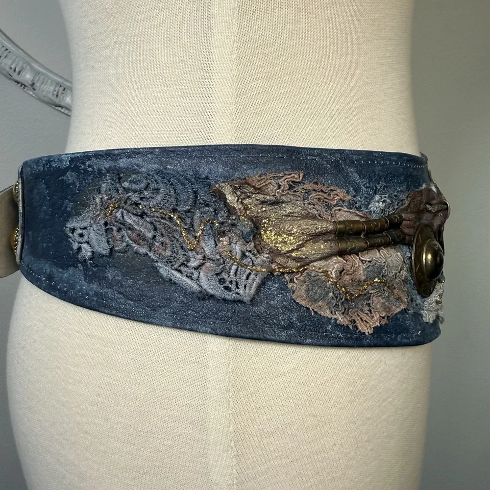 VTG Blue Suede Leather Belt Y2K Boho Festival Aztec Renaissance Made Italy M